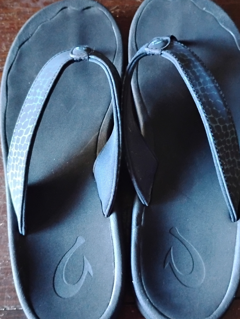 EUC OluKAi Blue And Black Flips Flops Size 9 - Picture 3 of 7